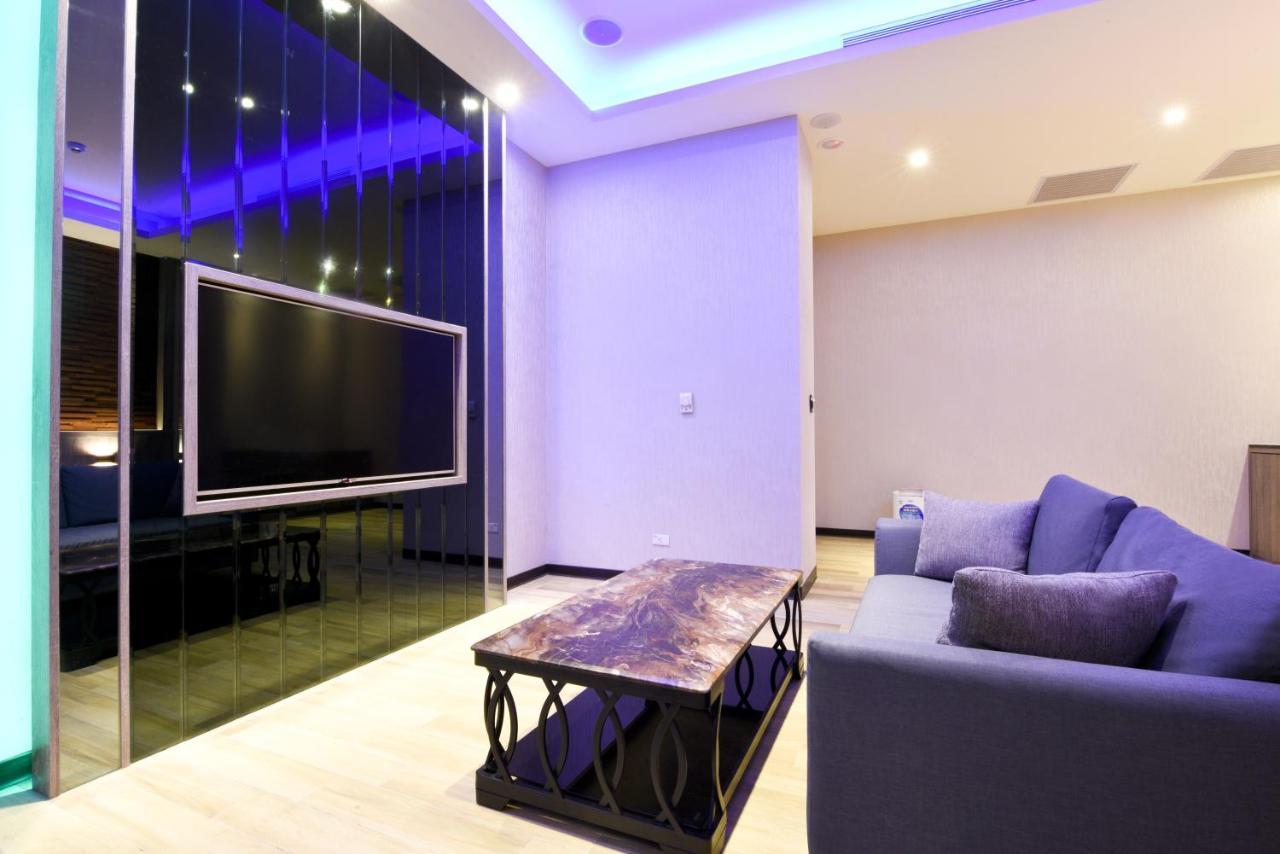 Purple Rainbow Motel Taipei Exterior photo