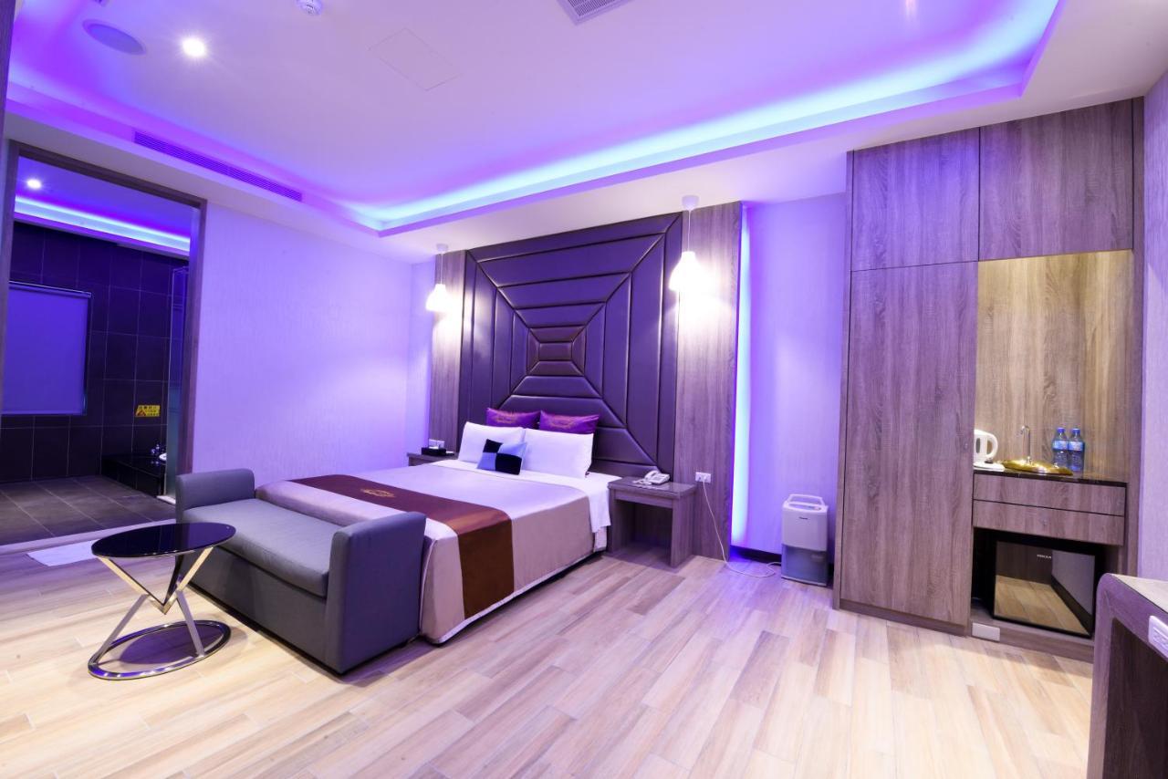 Purple Rainbow Motel Taipei Exterior photo