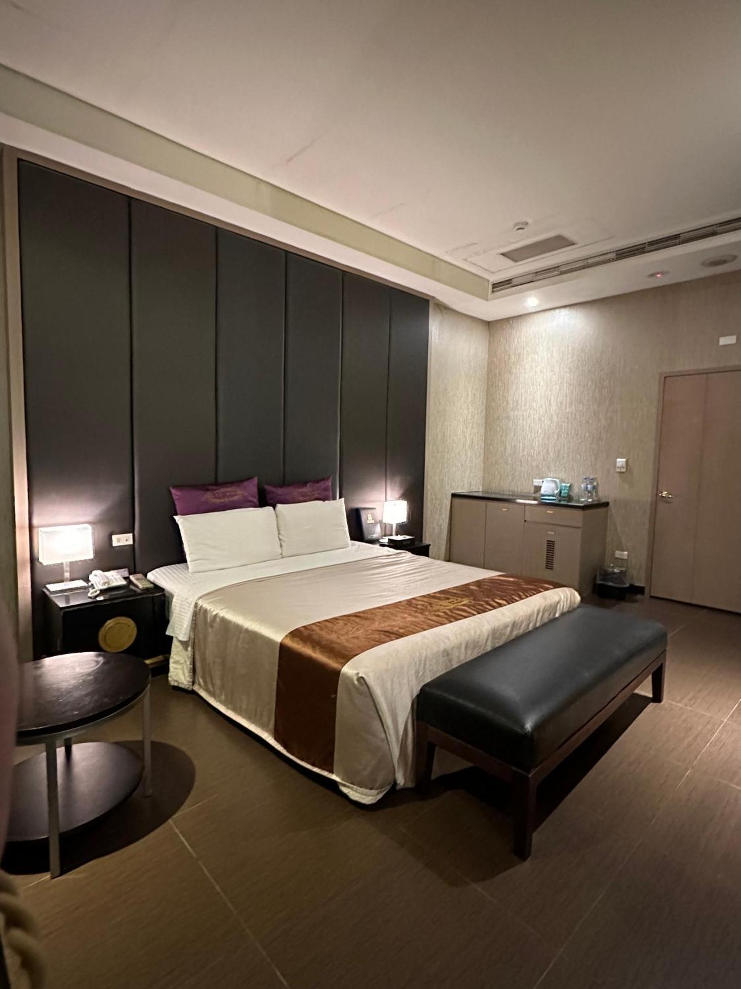 Purple Rainbow Motel Taipei Exterior photo